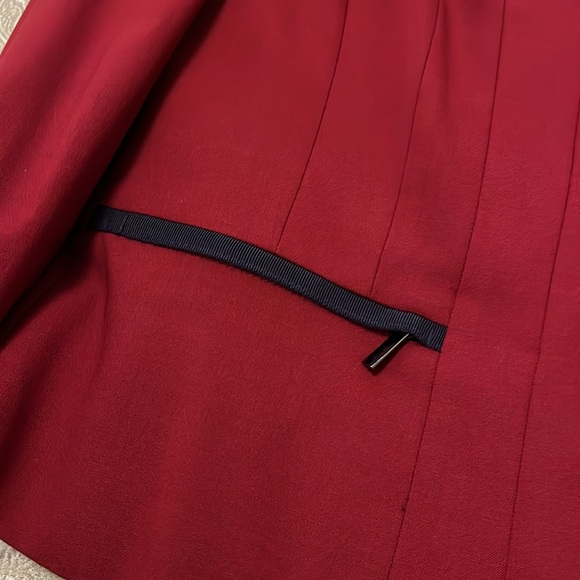 Elie Tahari burgundy blazer with navy trim NWOT - Picture 10 of 11